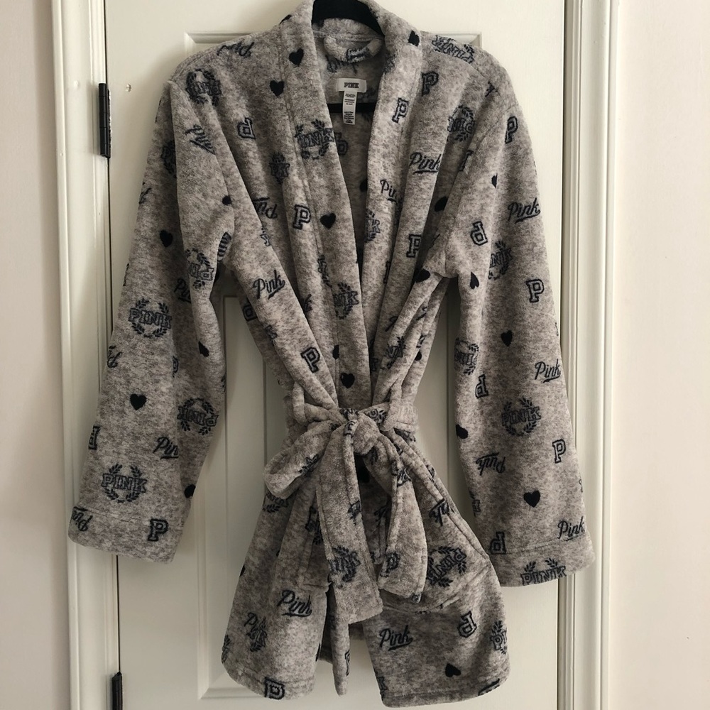 PINK Robe in gray